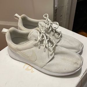 White Nike Roshe Runs